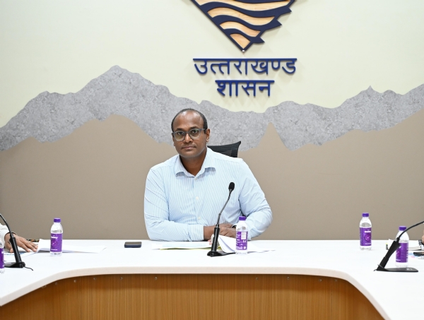 मुख्य निर्वाचन अधिकारी बैठक करते।