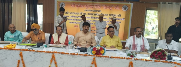 सर्किट हाउस सभागार में सम्पन्न होती विकास प्राधिकरणों, आवास विकास, जिला पंचायत, निगमों में व्याप्त अनियमितताओं पर अंकुश लगाने व जांच किए जाने संबंधी समिति की बैठक ।