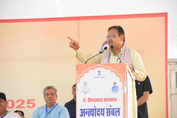 मुख्यमंत्री भजनलाल शर्मा सवाई माधोपुर में जनसभा को संबोधित करते हुए