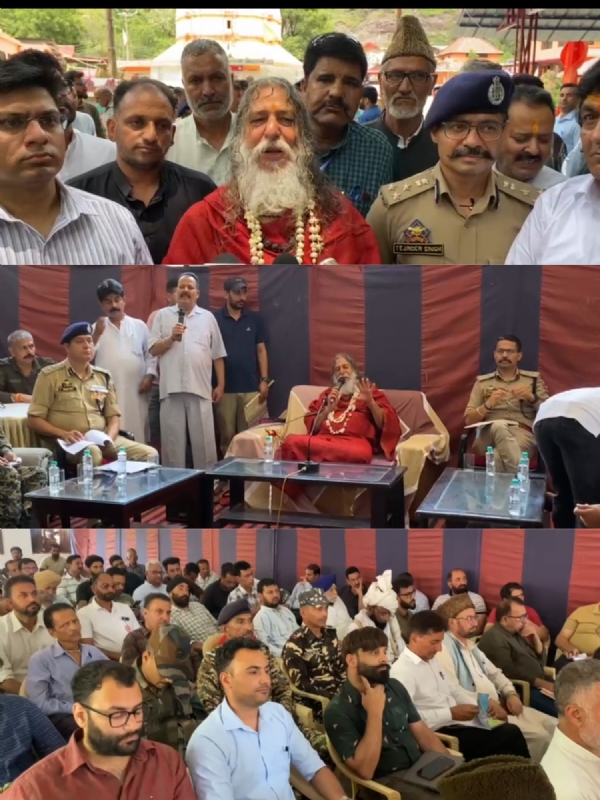 बैठक में भाग लेते हुए अधिकारी आर अनय्््