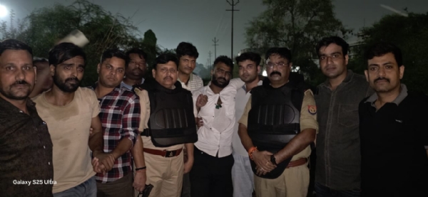 पुलिस की गिरफ्त में आरोपित
