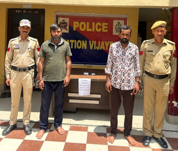 सांबा पुलिस दारा गिरफतार िकए गए दाे लाेग