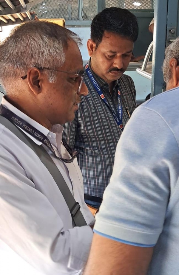चेकिंग करते