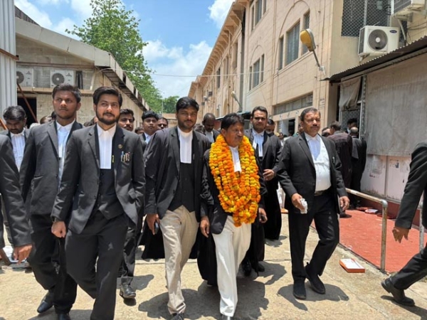 नामांकन