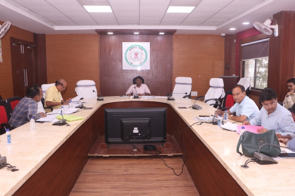 लोक स्वास्थ्य यांत्रिकी, जल संसाधन व क्रेडा विभाग की मासिक समीक्षा बैठक संपन्न