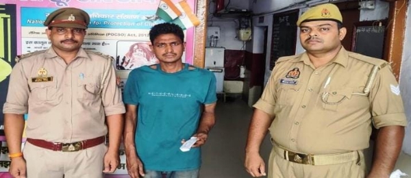 राजकीय रेलवे पुलिस मुरादाबाद द्वारा ट्रेनों में चोरी करने का पकड़ा गया आरोपित बकारूउदीन पुलिस गिरफ्त में।