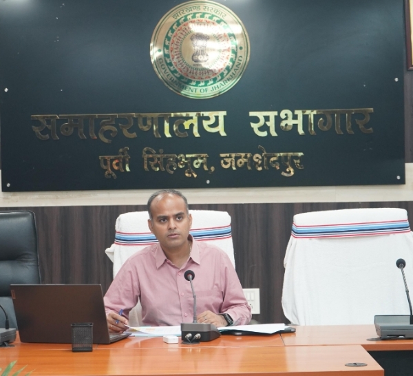 समाज कल्याण योजनाओं की धीमी प्रगति पर उपायुक्त ने जताई नाराज़गी, दिए सख्त निर्देश
