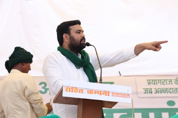 प्रयागराज में अन्नदाता हुंकार महापंचायत को संबोधित करते हुए भाकियू उत्तर प्रदेश युवा प्रभारी अनुज सिंह का छाया चित्र