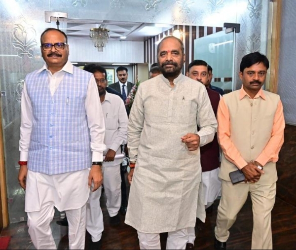 हंसराज अहीर के साथ उप मुख्यमंत्री ब्रजेश पाठक