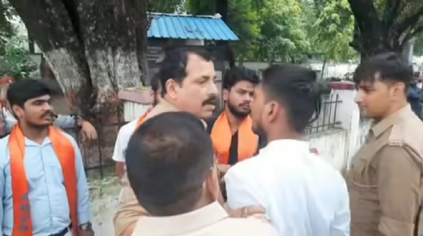 छात्रों से कोतवाल की झड़प