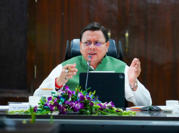 टिहरी लोकसभा क्षेत्र के अंतर्गत आने वाली विधानसभाओं की मुख्यमंत्री घोषणाओं और अन्य कार्यों की समीक्षा करते मुख्यमंत्री धामी