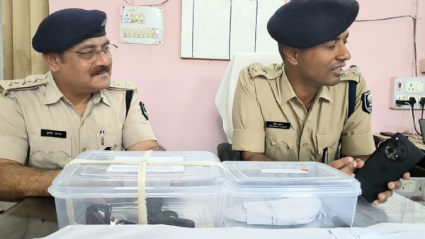 एसपी प्रेस वार्ता करते