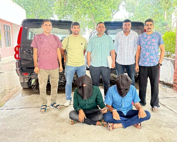 सीआईए टीम द्वारा पकड़े गए वाहन चोरी के दोनों आरोपी।