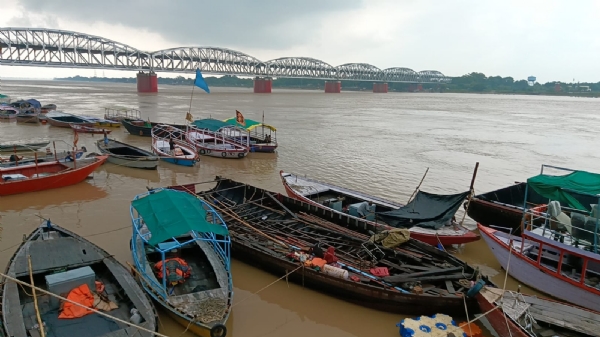 राजघाट से गंगा में बाढ़ का दृष्य