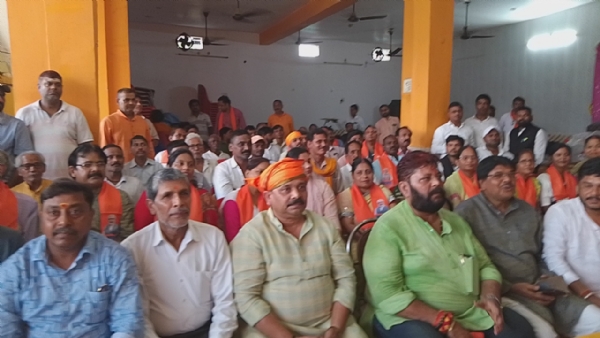 जनसभा को लेकर आयोजित बैठक में  मंत्री रविन्द्र