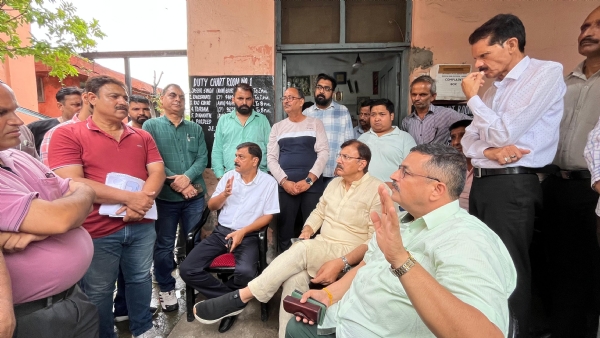विधायक ने पंपिंग स्टेशन की कार्यप्रणाली की जांच की, लोगों को निर्बाध जल आपूर्ति का दिलाया भरोसा