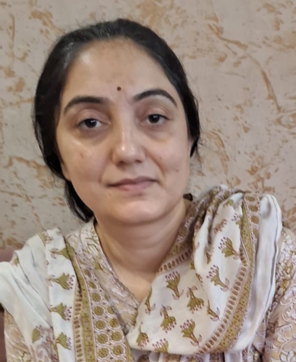 वार्ता करती नूपुर शर्मा