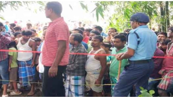 घटनास्थल को घेर कर जांच करती पुलिस