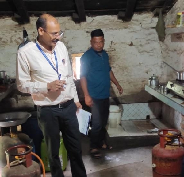 जिला आपूर्ति विभाग ने जनपद में घरेलू गैस सिलेंडरों के दूर प्रयोग खिलाफ चलाया चेकिंग अभियान