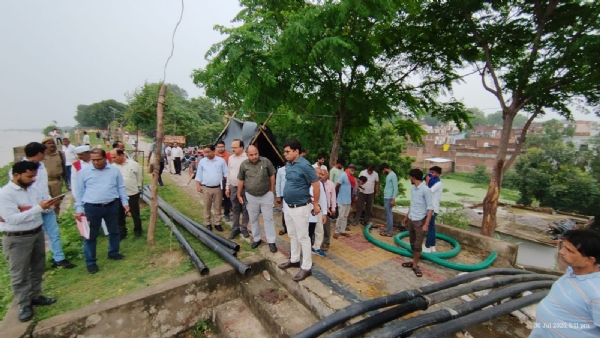 लाखों क्यूसेक पानी छोड़े जाने से यमुना और बेतवा नदिया आई उफान पर