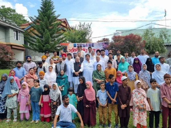पाकिस्तान की गोलाबारी में शहीदों के बच्चों को मिला सहारा, राहुल गांधी के निर्देश पर कांग्रेस ने बांटी आर्थिक सहायता