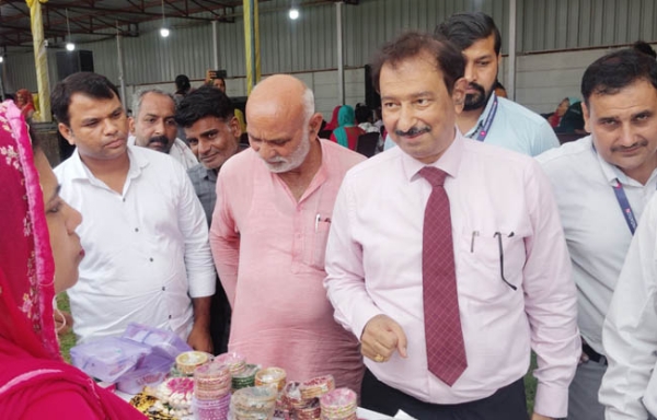 सोनीपत: अटेरना         गांव में पंजाब नेशनल बैंक के लीड बैंक द्वारा आरोह फाउंडेशन के सहयोग से आयोजित जागरूकता   शिविर