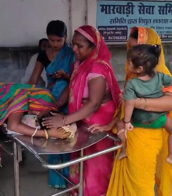 रोते बिलखते परिजन