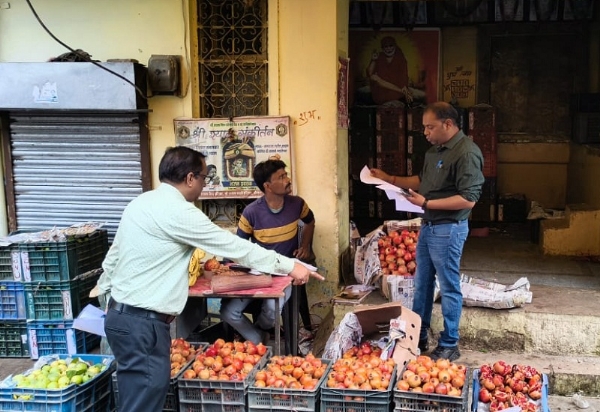 खाद्य सुरक्षा की टीम ने फल मंडी छत्री बाजार व मुरार का किया निरीक्षण