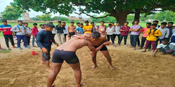 क्षेत्रीय विद्यालयी कुश्ती प्रतियोगिता में दिखा खिलाड़ियों का दमखम
