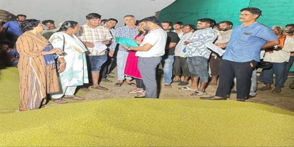 जबलपुरः भोपाल से आए अधिकारियों ने दूसरे दिन भी किया मूंग और उड़द खरीदी केंद्रों का निरीक्षण