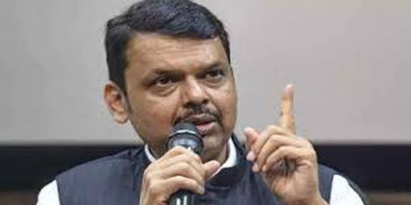 सिंचाई परियोजनाएं पूरी करके किसानों के जीवन में खुशहाली लाएं : मुख्यमंत्री फडणवीस
