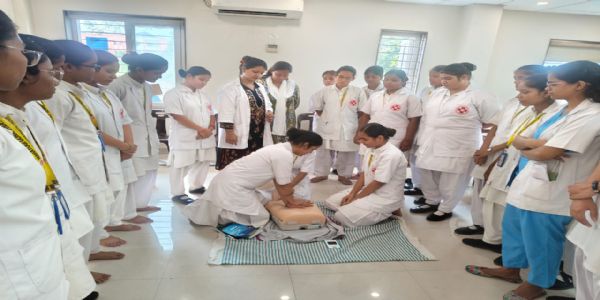 नर्सिंग स्टाफ को दिया गया क्लिनिकल दक्षता बढ़ाने का प्रशिक्षण