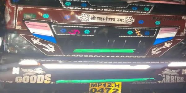 इंदौरः महू में चोरल गांव के पास आयशर ने सात कावड़ियों को मारी टक्कर, एक की मौत