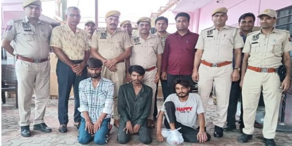 पेचकस से युवक की हत्या करने वाले तीन आरोपित गिरफ्तार