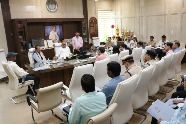 बैठक में स्पीकर , मंत्री सहित अन्य
