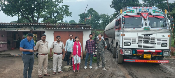 रॉबिन होटल में जप्त किया गया दूध का टैंकर