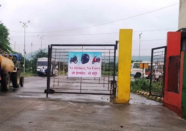 बगैर हेलमेट पहने दोपहिया वाहन चालकों को पेट्रोल पम्पों से नहीं मिलेगा पेट्रोल