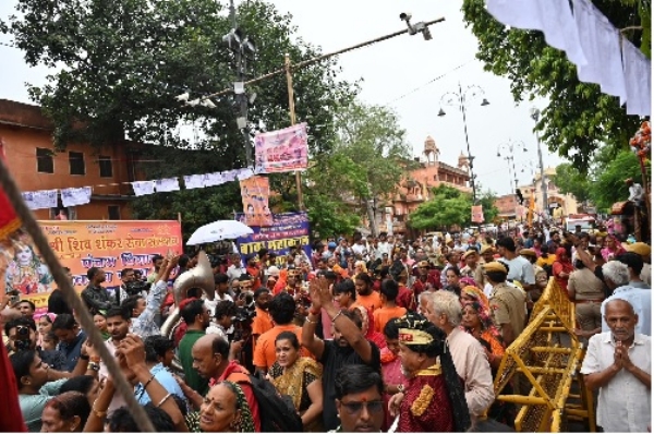 कल्याण जी पदयात्रा: रिमझिम फुहारों के बीच शाही लवाजमे के साथ रवाना हुई लक्खी पदयात्रा