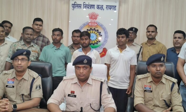 पुलिस के गिरफ्त में आरोपीगण