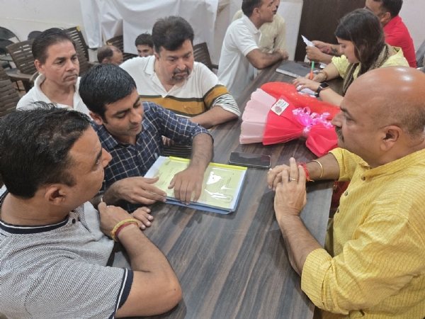 जम्मू ईस्ट में भाजपा ने लगाया जनता दरबार, सुनीं समस्याएं, कई शिकायतों का मौके पर हुआ निवारण