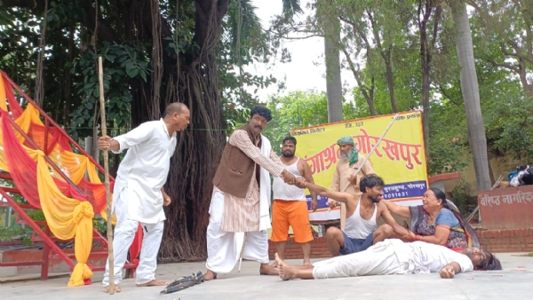 मुंशी प्रेमचंद पार्क में नाटक सवा सेर गेहूं का हुआ मंचन*