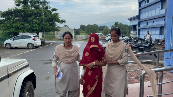 महिला गिरफ्तार