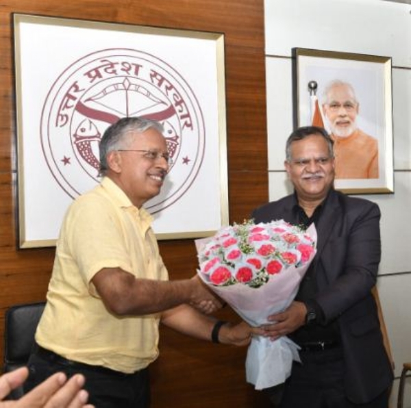 पदभार ग्रहण करते मुख्य सचिव एसपी गोयल