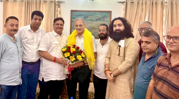 लद्दाख उपराज्यपाल से मुलाकात कर कश्मीरी पंडितों के मुद्दों को उठाया