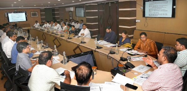 जर्जर भवनों का तत्काल चिन्हीकरण कर नियमानुसार करें ध्वस्त- शासन सचिव रवि जैन
