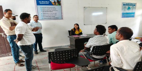 बलरामपुर : विभिन्न विकास कार्यों का जिला पंचायत सीईओ ने किया निरीक्षण