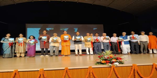 योगदा कॉलेज में स्थापना दिवस समारोह का शुभारंभ, पुस्तक का हुआ लोकार्पण