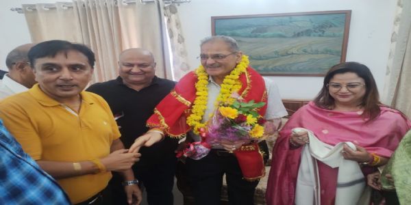 तिब्बती मुद्दों और सांस्कृतिक सहयोग पर उपराजयपाल से की चर्चा
