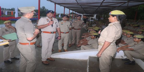 सेवानिवृत्त पुलिसकर्मियों को एसएसपी ने दी भावभीनी विदाई, महिला आरक्षियों की समस्याएं भी सुनीं