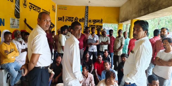 सीएनजी ऑटो चालक महासंघ की बैठक, भाड़ा विवाद पर चर्चा